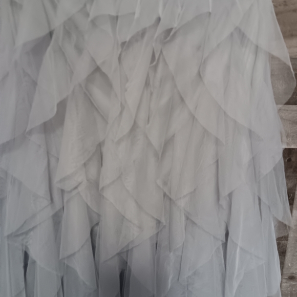 Elegant White Layered Skirt - Picture 2 of 4